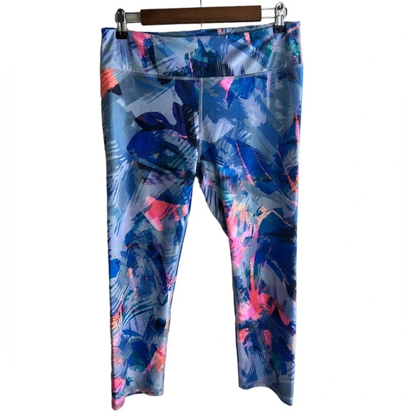 Fabletics • Define PowerHold Mid-Rise Capri - Picture 3 of 10